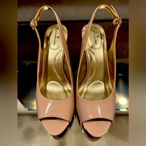 NWOT Bandolino nude peep toe slingback